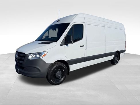 Used 2025 Mercedes-Benz Sprinter 2500 image 8