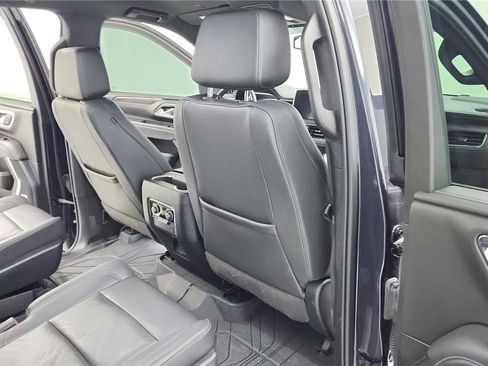 Used 2022 Chevrolet Suburban Z71 w/ Luxury Package image 36