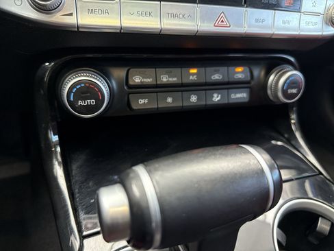 Used 2018 Kia Stinger Premium image 22