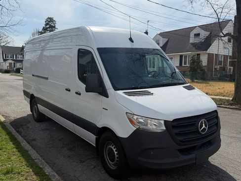 Used 2024 Mercedes-Benz eSprinter 170 Cargo image 4