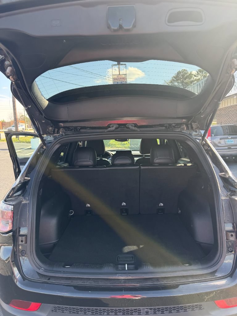 Used 2024 Jeep Compass Latitude AWD/4WD image 19