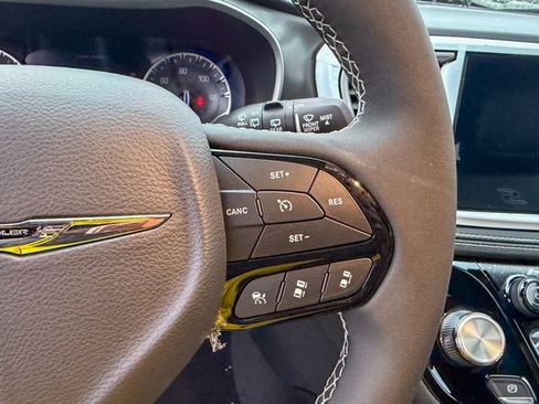 New 2026 Chrysler Pacifica Select image 16