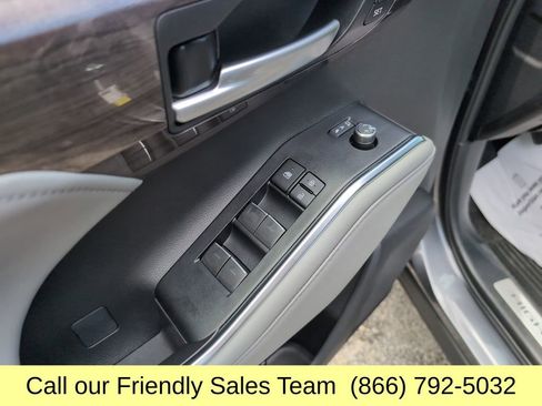 Used 2023 Toyota Highlander Limited AWD/4WD image 12