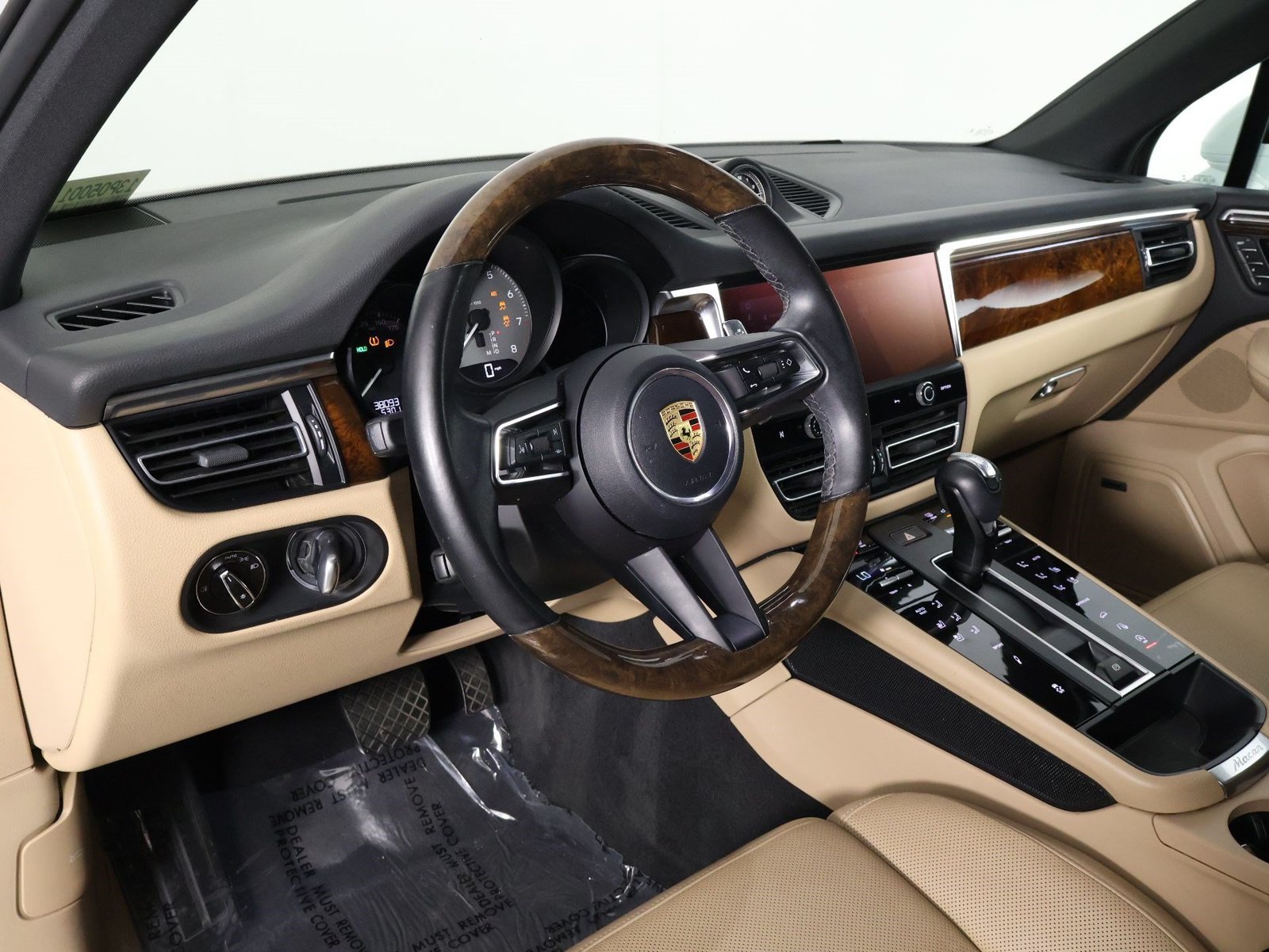 Certified 2022 Porsche Macan S AWD/4WD image 4