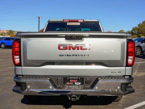 New 2026 GMC Sierra 1500 SLE w/ Preferred Package image 9