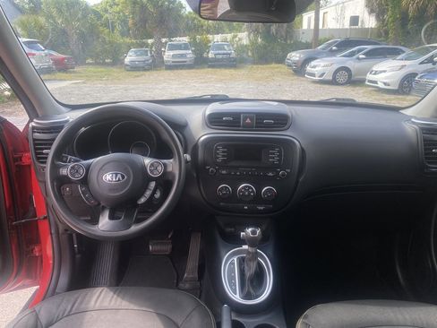 Used 2015 Kia Soul + FWD image 17
