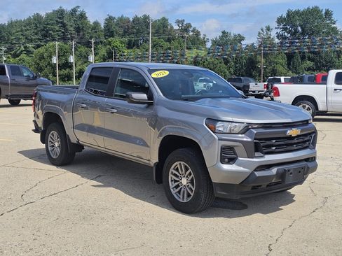 Used 2023 Chevrolet Colorado LT w/ LT Convenience Package II AWD/4WD image 7