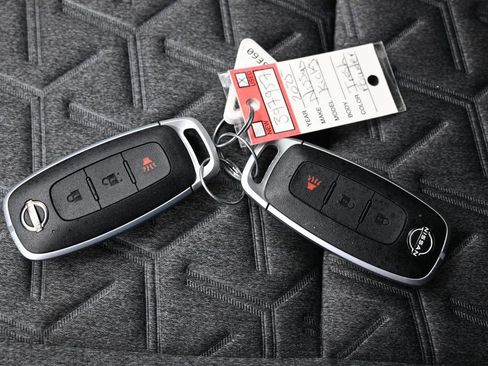 Used 2025 Nissan Kicks SV AWD/4WD image 29