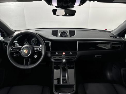 Certified 2025 Porsche Macan image 25