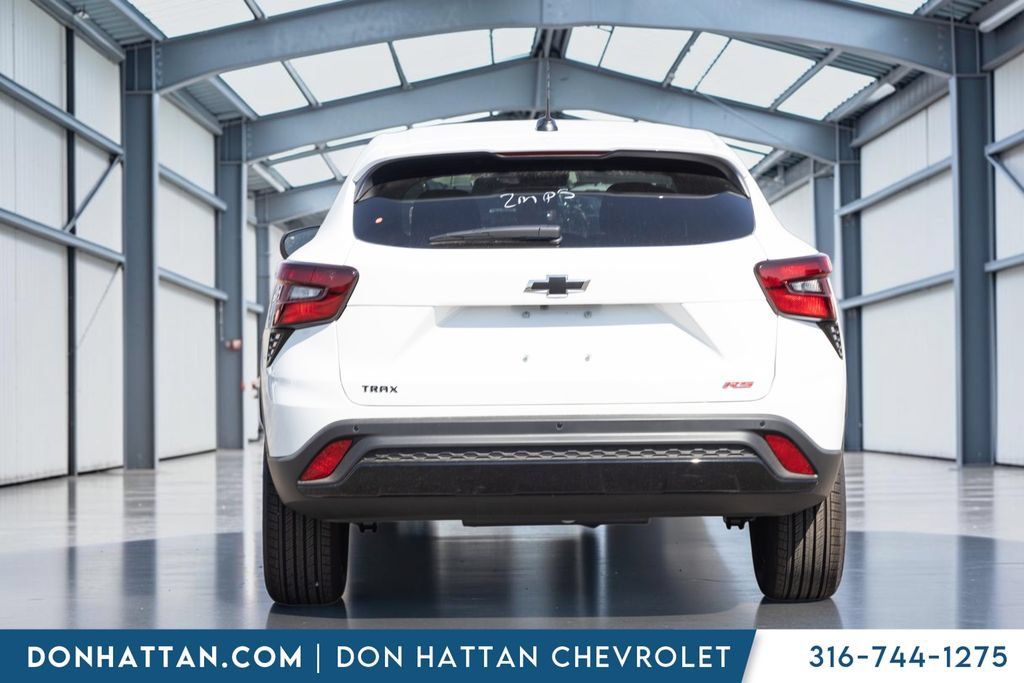New 2026 Chevrolet Trax RS w/ Sunroof Package FWD image 24