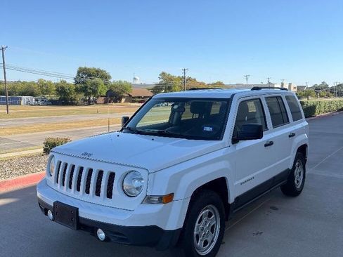 Used 2014 Jeep Patriot Sport image 1