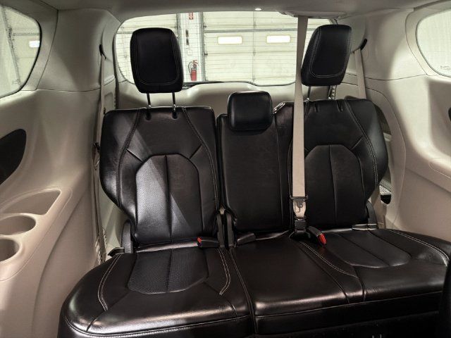 Used 2024 Chrysler Pacifica Touring-L FWD image 17