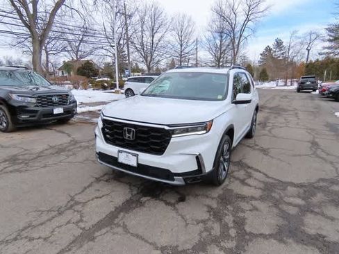 Certified 2023 Honda Pilot Touring image 1