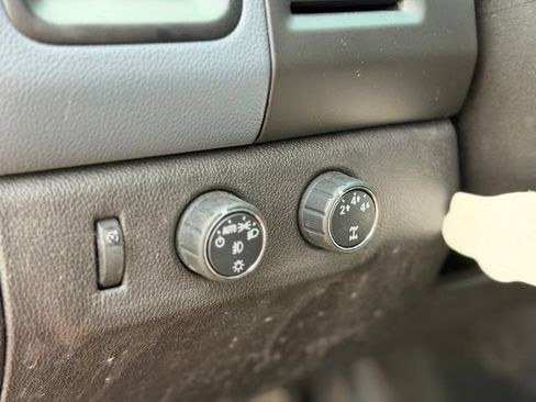 Used 2015 Chevrolet Colorado Z71 AWD/4WD image 7