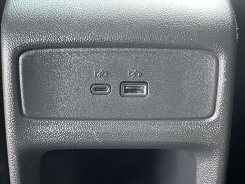Used 2025 Chevrolet Trax LT w/ LT Convenience Package FWD image 11