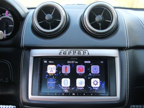 Used 2014 Ferrari California image 37