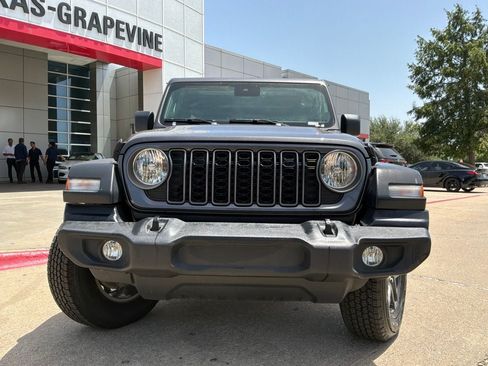 Used 2025 Jeep Wrangler Unlimited Sport AWD/4WD image 3