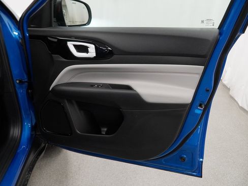 New 2026 Jeep Compass Limited image 32