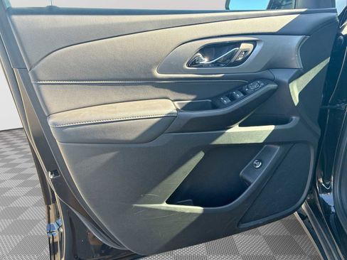 Certified 2023 Chevrolet Traverse LT w/ Rear Camera Mirror Package image 21