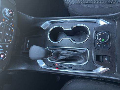 Used 2023 Chevrolet Traverse LT image 23