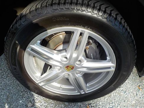 Used 2016 Porsche Cayenne w/ Premium Package image 34