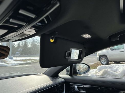 Used 2018 Porsche Panamera 4 image 16