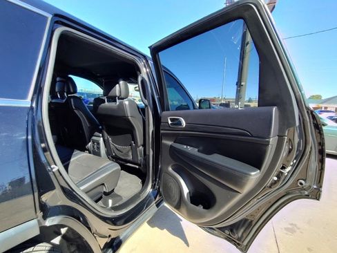 Used 2019 Jeep Grand Cherokee Laredo w/ Laredo X Package image 41