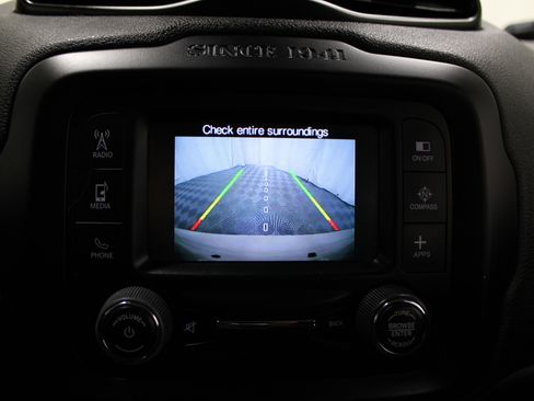 Used 2016 Jeep Renegade Latitude w/ Cold Weather Group image 17