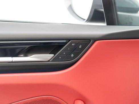 New 2026 Porsche Macan 4 Electric image 22