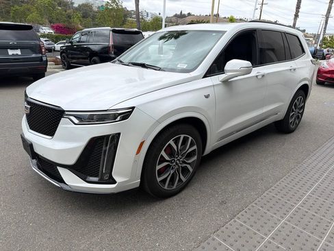 Used 2023 Cadillac XT6 Sport w/ Technology Package AWD/4WD image 3