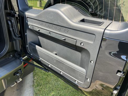 Certified 2024 Land Rover Defender 110 Carpathian Edition AWD/4WD image 39