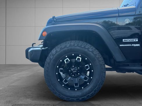 Used 2018 Jeep Wrangler Sport w/ Connectivity Group AWD/4WD image 22