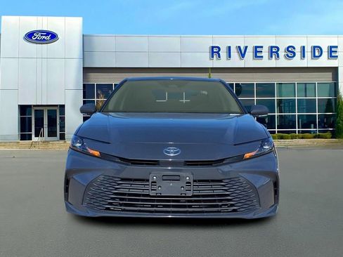 Used 2025 Toyota Camry LE image 2