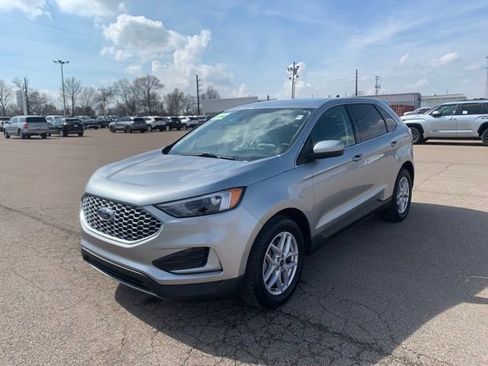 Used 2024 Ford Edge SEL image 3