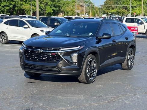 Used 2026 Chevrolet Trax RS w/ Sunroof Package FWD image 2