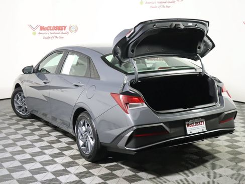 Used 2024 Hyundai Elantra SEL FWD image 12