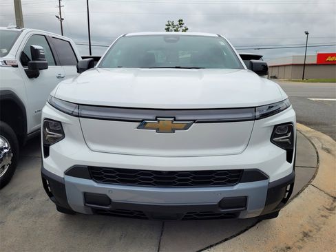 New 2026 Chevrolet Silverado EV LT image 12
