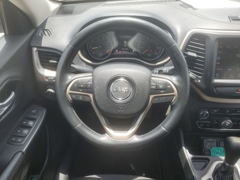 Used 2015 Jeep Cherokee Latitude FWD image 11