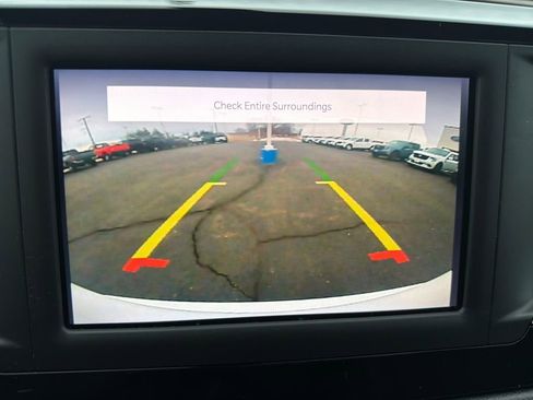 Used 2022 Chrysler Voyager LX image 19