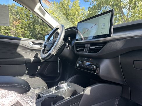 New 2025 Ford Escape SE image 34