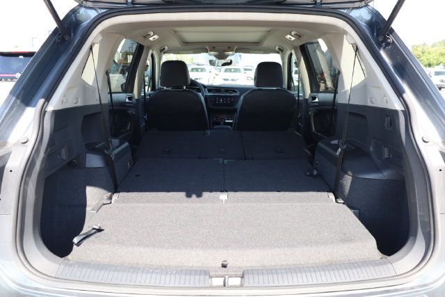 Used 2023 Volkswagen Tiguan SE w/ Panoramic Sunroof Package FWD image 30