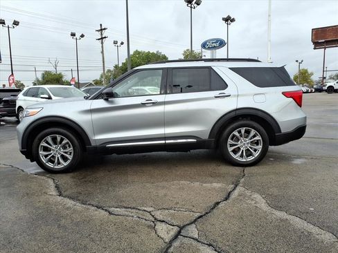 Used 2022 Ford Explorer XLT w/ Equipment Group 202A image 6