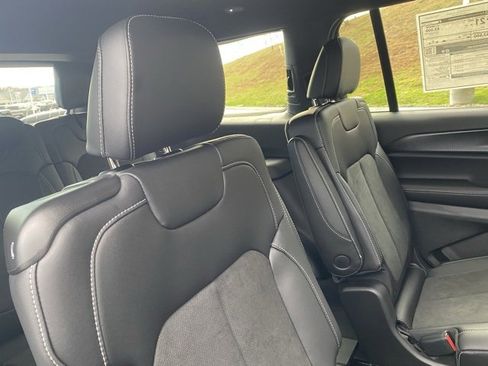 New 2025 Jeep Grand Cherokee L Altitude image 53