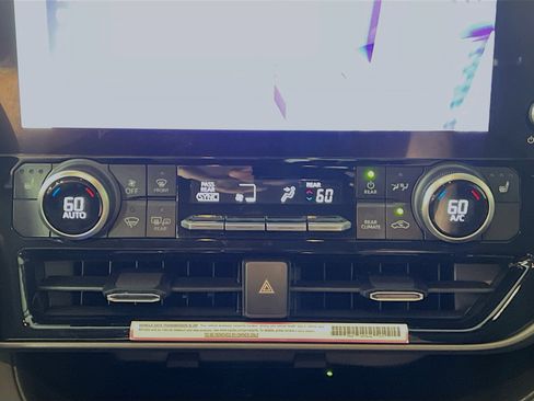 Used 2024 Toyota Highlander XLE FWD image 26