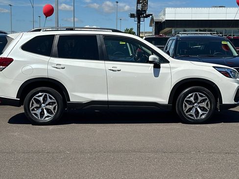 Used 2020 Subaru Forester Premium AWD/4WD image 3