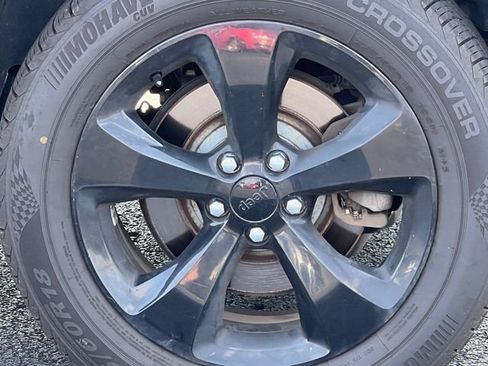Used 2018 Jeep Cherokee Latitude w/ Altitude Package AWD/4WD image 28
