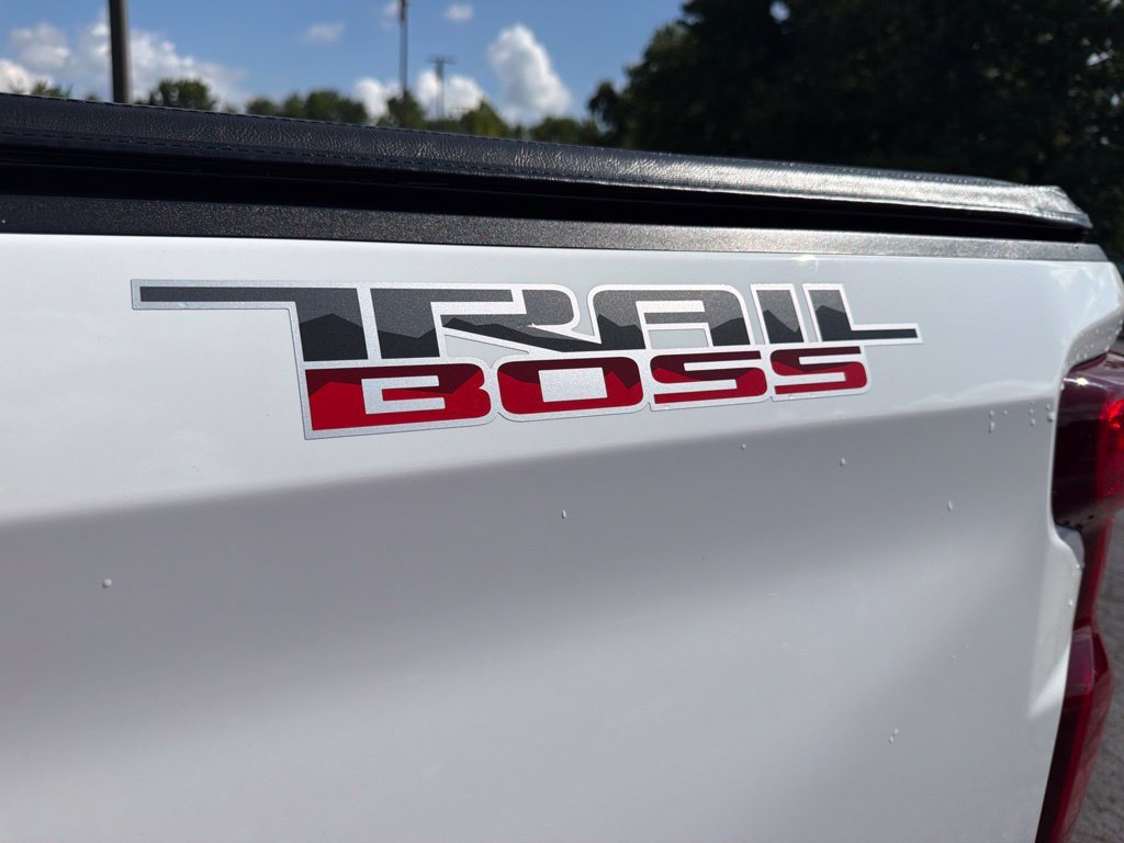 Used 2023 Chevrolet Silverado 1500 LT Trail Boss w/ Convenience Package II AWD/4WD image 15
