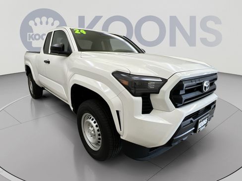 Used 2024 Toyota Tacoma SR RWD image 2
