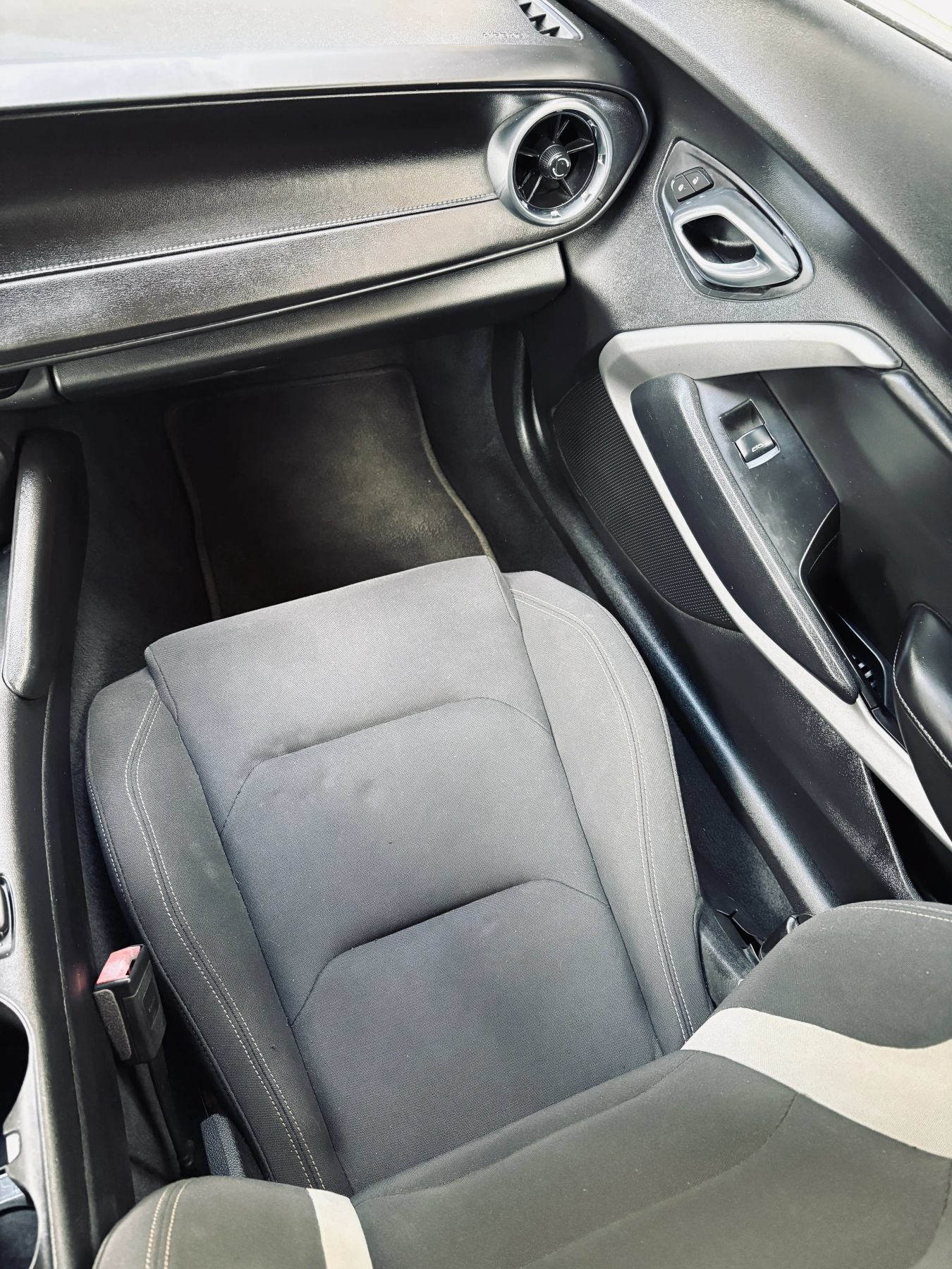 Used 2017 Chevrolet Camaro LT RWD image 8
