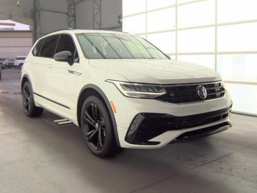 Used 2023 Volkswagen Tiguan SE R-Line AWD/4WD image 2